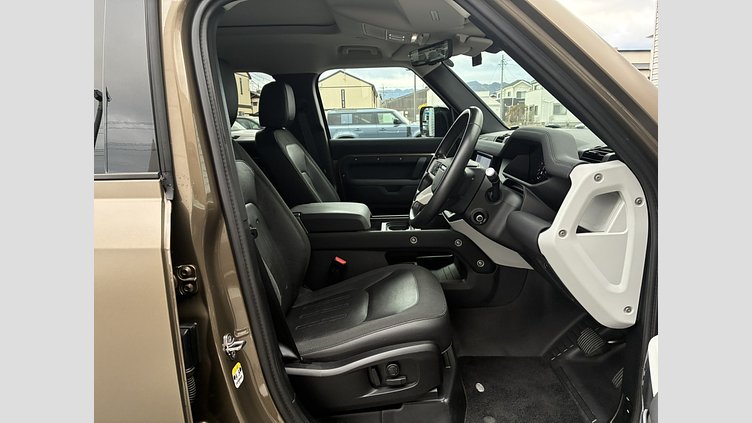 2020 認定中古車 Land Rover Defender 110 Gondwana Stone 2.0 litre i4P Petrol SE