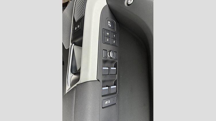 2020 認定中古車 Land Rover Defender 110 Gondwana Stone 2.0 litre i4P Petrol SE