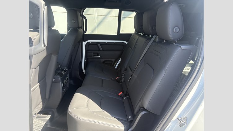 2025 認定中古車 Land Rover Defender 130 フジホワイト D350 ディーゼルマイルドハイブリッド Outbound