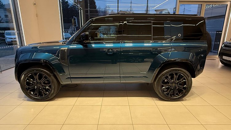 2026 Novo vozilo Land Rover Defender 110 Sargasso Blue P635 Petrol V8 Mild Hybrid OCTA