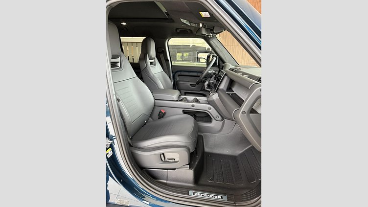 2026 Novo vozilo Land Rover Defender 110 Sargasso Blue P635 Petrol V8 Mild Hybrid OCTA