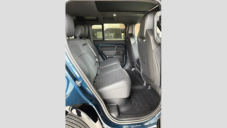 2026 Novo vozilo Land Rover Defender 110 Sargasso Blue P635 Petrol V8 Mild Hybrid OCTA