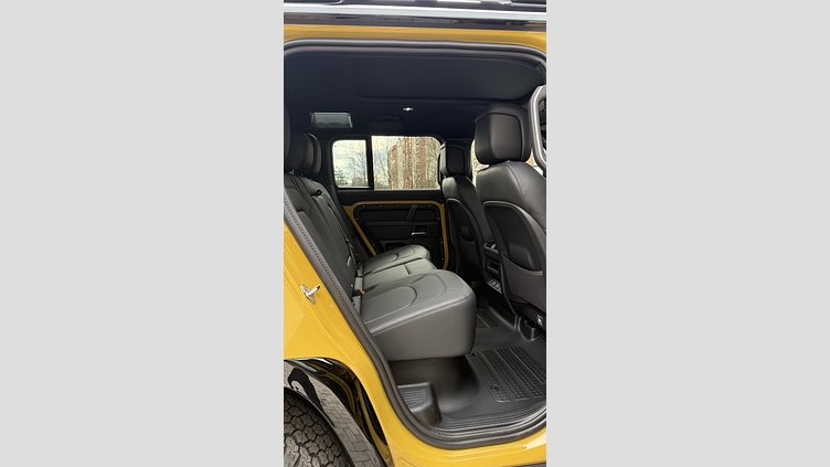 2026 Novo vozilo Land Rover Defender 110 Deep Sandglow Yellow D350 Mild-Hybrid-Diesel Trophy Edition in Deep Sandglow Yellow