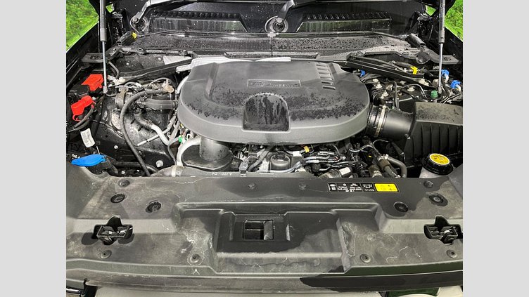 2024 認定中古車 Land Rover Defender 110 サントリーニブラック D350 ディーゼルマイルドハイブリッド X-Dynamic SE