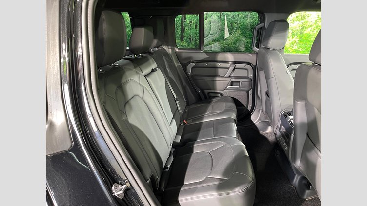2024 認定中古車 Land Rover Defender 110 サントリーニブラック D350 ディーゼルマイルドハイブリッド X-Dynamic SE