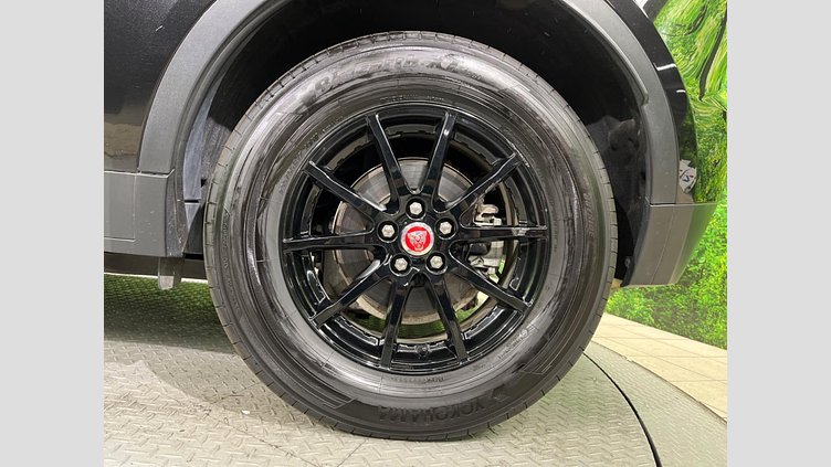 2018 認定中古車 Jaguar E-Pace サントリーニ ブラック D180 オートマチック全輪駆動 Standard