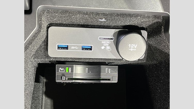 2018 認定中古車 Jaguar E-Pace サントリーニ ブラック D180 オートマチック全輪駆動 Standard