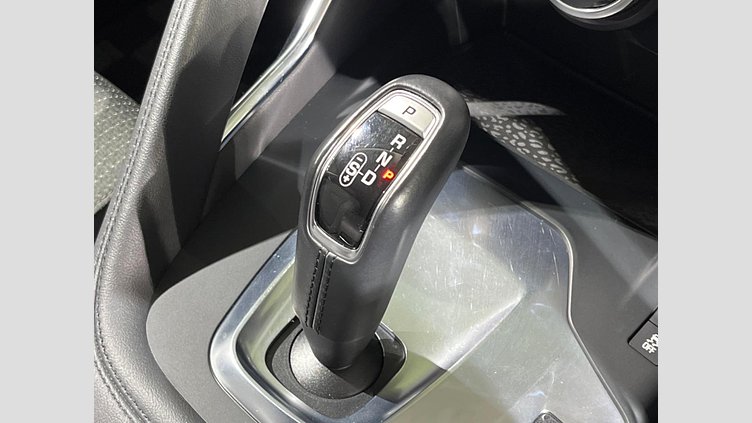 2018 認定中古車 Jaguar E-Pace サントリーニ ブラック D180 オートマチック全輪駆動 Standard