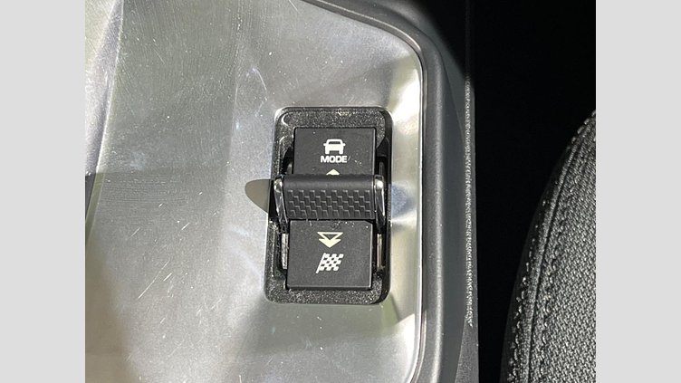 2018 認定中古車 Jaguar E-Pace サントリーニ ブラック D180 オートマチック全輪駆動 Standard