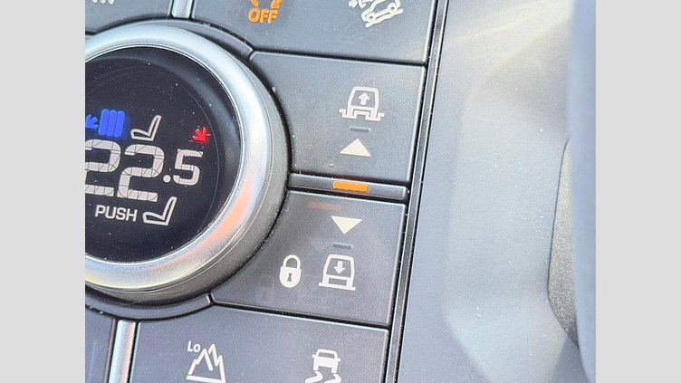 2022 認定中古車 Land Rover Defender 110 カルパチアングレイ D300 AWD（AT） X-DYNAMIC HSE