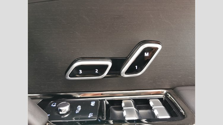 2023 認定中古車 Land Rover Range Rover Sport ポルトフィーノブルー 3.0リッター6気筒300PSターボチャージドディーゼルMHEV（オートマチック） DYNAMIC SE