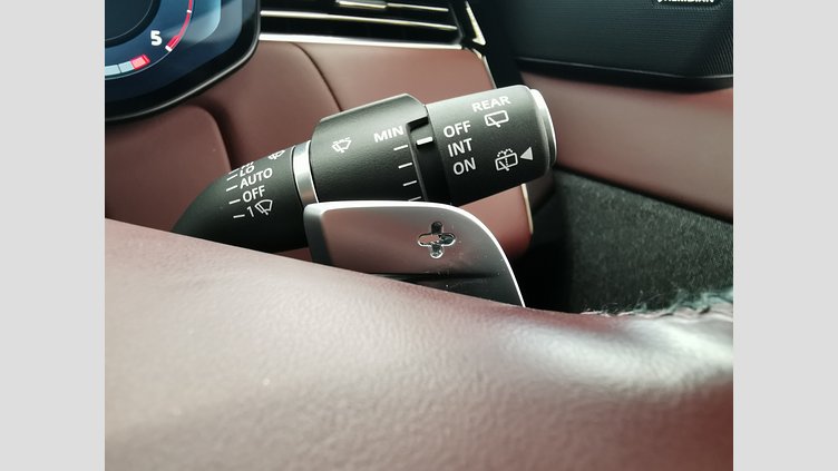 2023 認定中古車 Land Rover Range Rover Sport ポルトフィーノブルー 3.0リッター6気筒300PSターボチャージドディーゼルMHEV（オートマチック） DYNAMIC SE