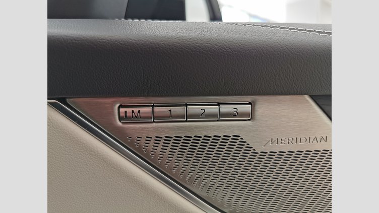 2023 認定中古車 Jaguar F-Pace カルパチアングレイ P400e AWD AUTOMATIC PHEV R-DYNAMIC HSE