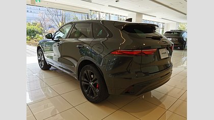 F-Pace 1