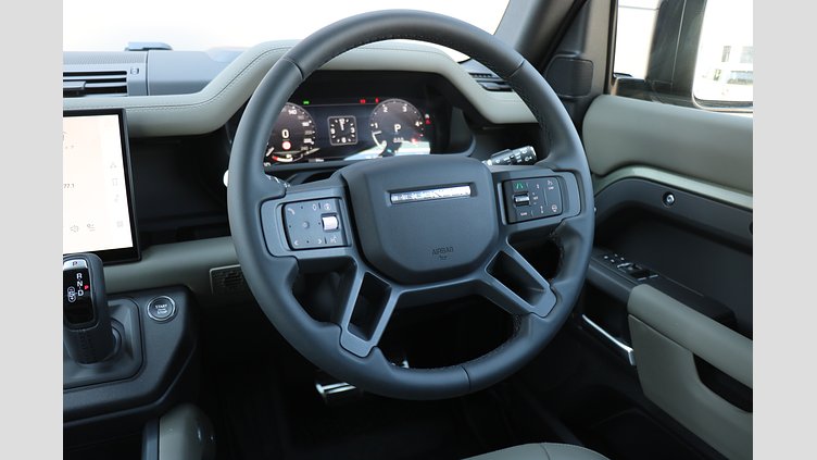 2025 認定中古車 Land Rover Defender 90 パンゲアグリーン D350 ディーゼルマイルドハイブリッド X-Dynamic HSE