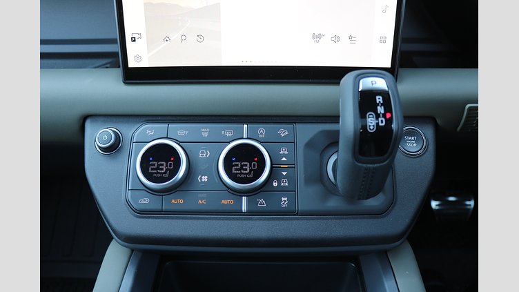 2025 認定中古車 Land Rover Defender 90 パンゲアグリーン D350 ディーゼルマイルドハイブリッド X-Dynamic HSE