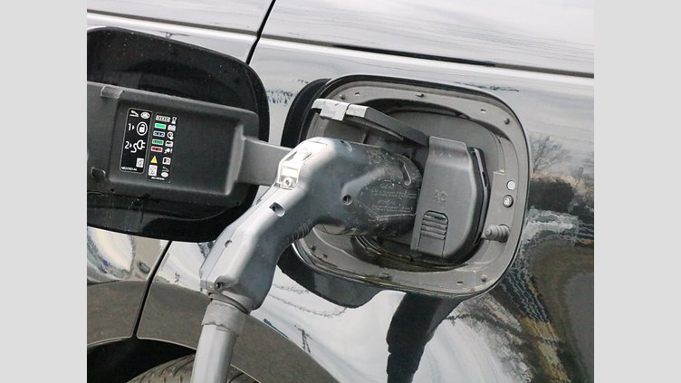 2024 認定中古車 Land Rover Range Rover Sport サントリーニブラック P550eプラグインハイブリッド（ガソリン） スタンダードホイールベース Dynamic SE