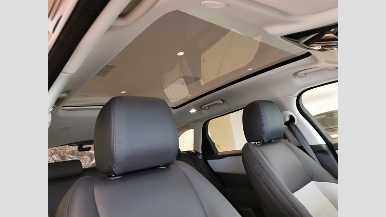 2024 認定中古車 Land Rover Range Rover Velar サントリーニブラック D200マイルドハイブリッド（ディーゼル） スタンダードホイールベース Dynamic SE