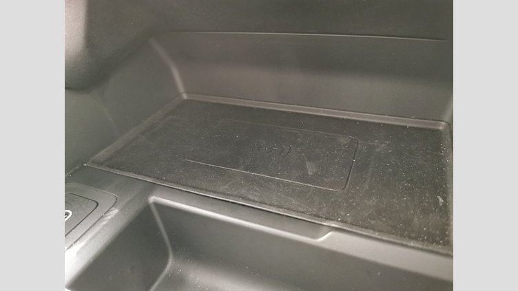 2024 認定中古車 Land Rover Range Rover Velar サントリーニブラック D200マイルドハイブリッド（ディーゼル） スタンダードホイールベース Dynamic SE