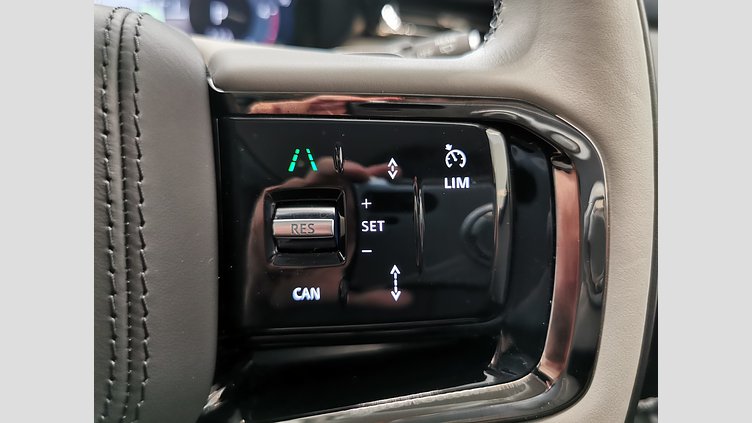 2024 認定中古車 Land Rover Range Rover Velar サントリーニブラック D200マイルドハイブリッド（ディーゼル） スタンダードホイールベース Dynamic SE