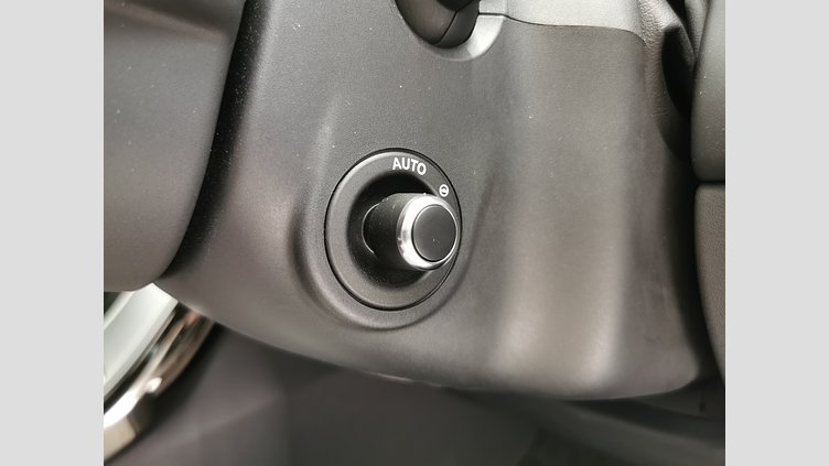 2024 認定中古車 Land Rover Range Rover Velar サントリーニブラック D200マイルドハイブリッド（ディーゼル） スタンダードホイールベース Dynamic SE