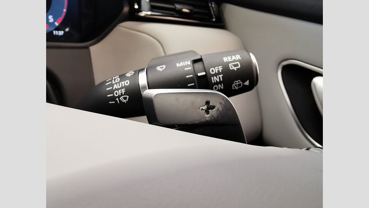 2024 認定中古車 Land Rover Range Rover Velar サントリーニブラック D200マイルドハイブリッド（ディーゼル） スタンダードホイールベース Dynamic SE