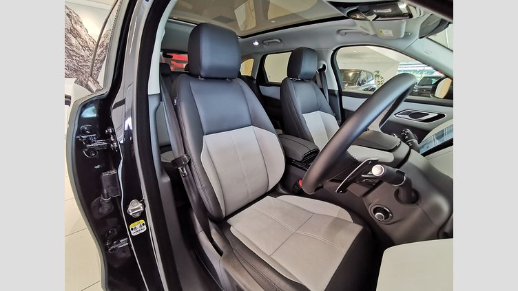 2024 認定中古車 Land Rover Range Rover Velar サントリーニブラック D200マイルドハイブリッド（ディーゼル） スタンダードホイールベース Dynamic SE