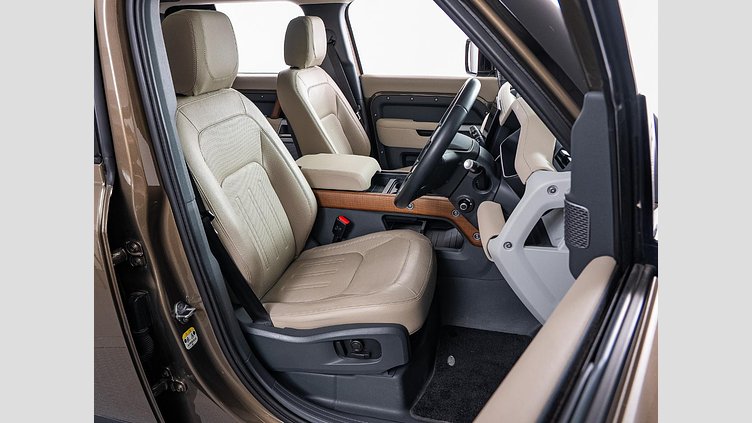 2021 認定中古車 Land Rover Defender 110 ゴンドワナストーン P300 AWD（AT） SE