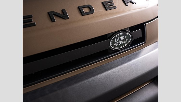 2021 認定中古車 Land Rover Defender 110 ゴンドワナストーン P300 AWD（AT） SE