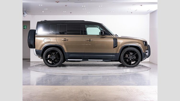 2021 認定中古車 Land Rover Defender 110 ゴンドワナストーン P300 AWD（AT） SE