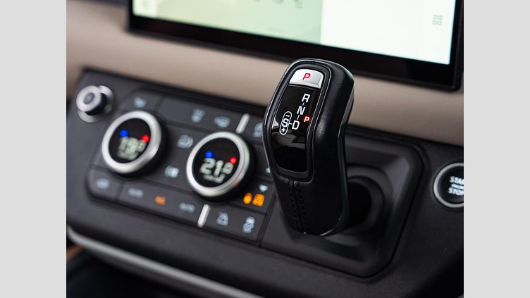 2021 認定中古車 Land Rover Defender 110 ゴンドワナストーン P300 AWD（AT） SE