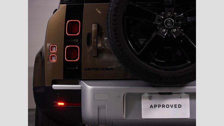 2021 認定中古車 Land Rover Defender 110 ゴンドワナストーン P300 AWD（AT） SE