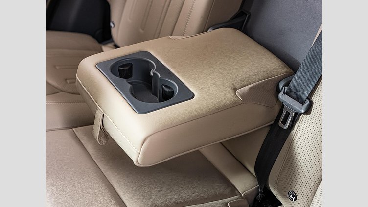 2021 認定中古車 Land Rover Defender 110 ゴンドワナストーン P300 AWD（AT） SE