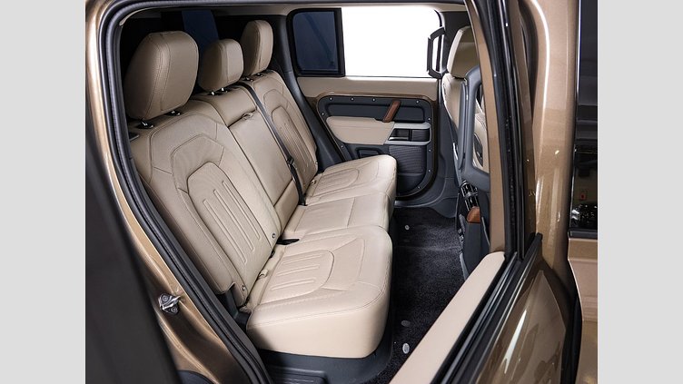 2021 認定中古車 Land Rover Defender 110 ゴンドワナストーン P300 AWD（AT） SE