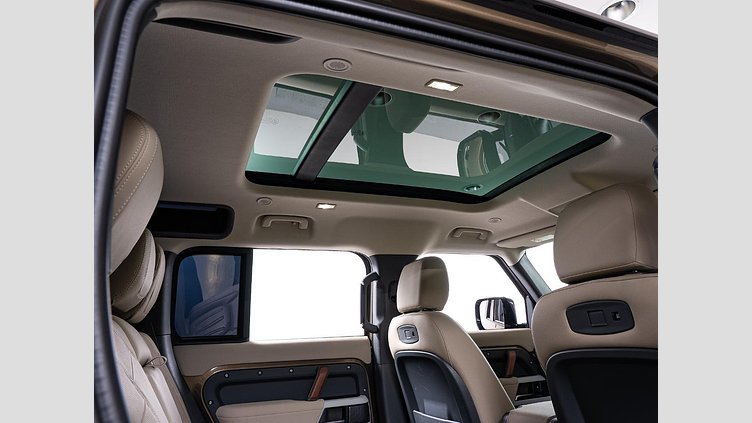 2021 認定中古車 Land Rover Defender 110 ゴンドワナストーン P300 AWD（AT） SE