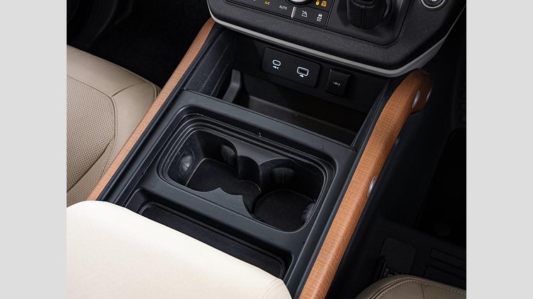 2021 認定中古車 Land Rover Defender 110 ゴンドワナストーン P300 AWD（AT） SE