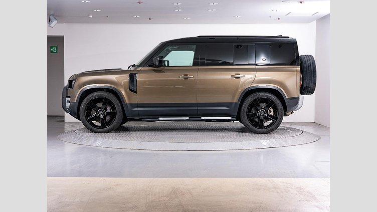 2021 認定中古車 Land Rover Defender 110 ゴンドワナストーン P300 AWD（AT） SE