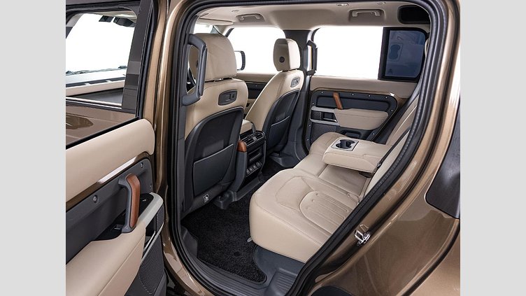 2021 認定中古車 Land Rover Defender 110 ゴンドワナストーン P300 AWD（AT） SE