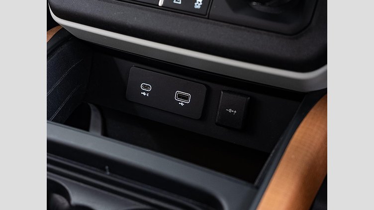 2021 認定中古車 Land Rover Defender 110 ゴンドワナストーン P300 AWD（AT） SE