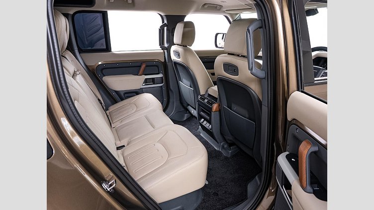 2021 認定中古車 Land Rover Defender 110 ゴンドワナストーン P300 AWD（AT） SE