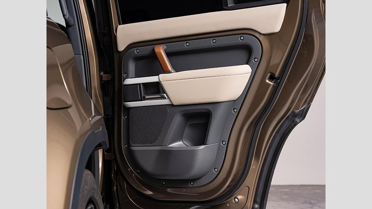 2021 認定中古車 Land Rover Defender 110 ゴンドワナストーン P300 AWD（AT） SE