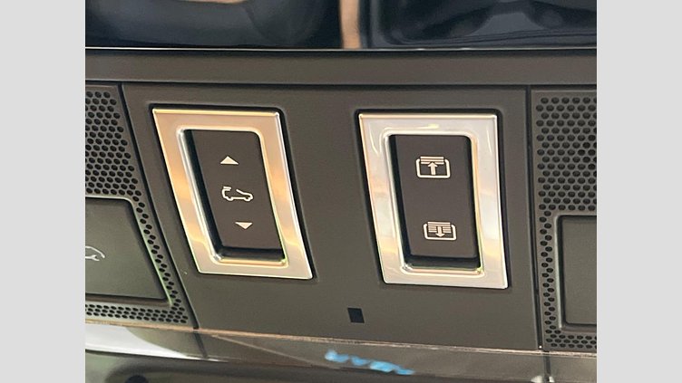 2023 認定中古車 Land Rover Defender 110 カルパチアングレイ D300 AWD（AT） X-DYNAMIC HSE