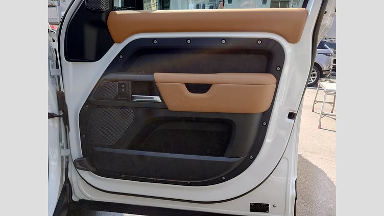 2023 認定中古車 Land Rover Defender 110 フジホワイト D300 AWD（AT） X-DYNAMIC HSE