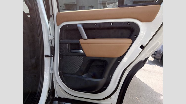 2023 認定中古車 Land Rover Defender 110 フジホワイト D300 AWD（AT） X-DYNAMIC HSE