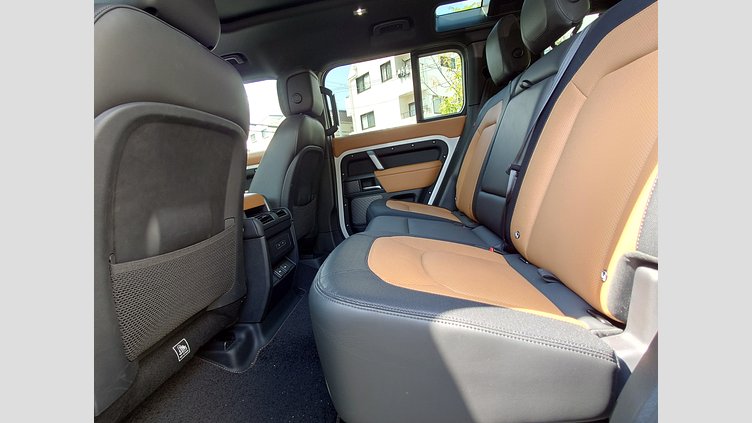2023 認定中古車 Land Rover Defender 110 フジホワイト D300 AWD（AT） X-DYNAMIC HSE