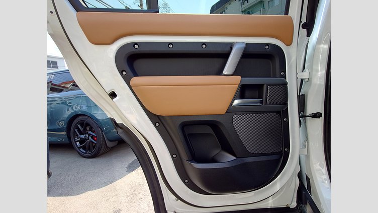 2023 認定中古車 Land Rover Defender 110 フジホワイト D300 AWD（AT） X-DYNAMIC HSE