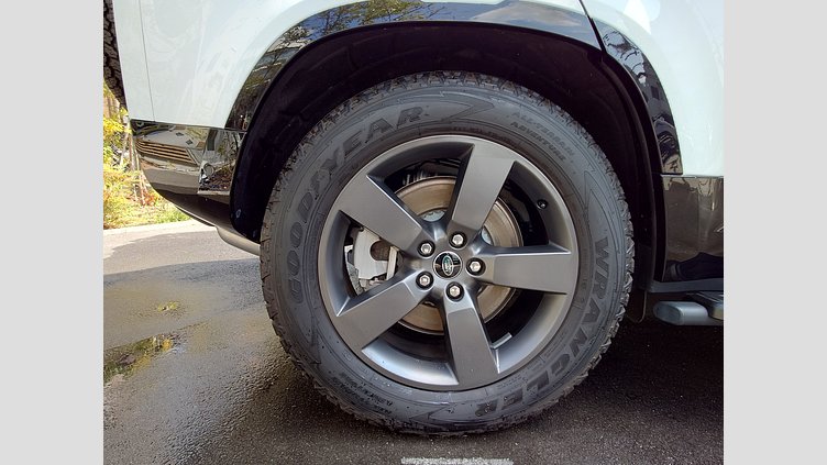 2023 認定中古車 Land Rover Defender 110 フジホワイト D300 AWD（AT） X-DYNAMIC HSE