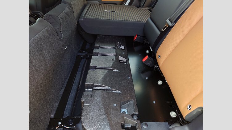 2023 認定中古車 Land Rover Defender 110 フジホワイト D300 AWD（AT） X-DYNAMIC HSE