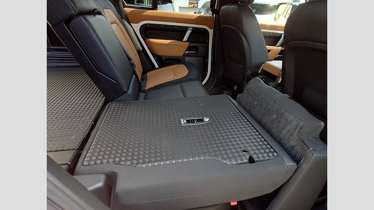 2023 認定中古車 Land Rover Defender 110 フジホワイト D300 AWD（AT） X-DYNAMIC HSE