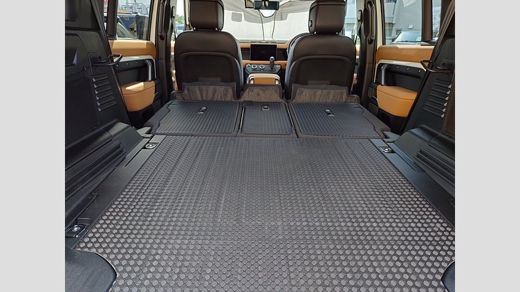 2023 認定中古車 Land Rover Defender 110 フジホワイト D300 AWD（AT） X-DYNAMIC HSE